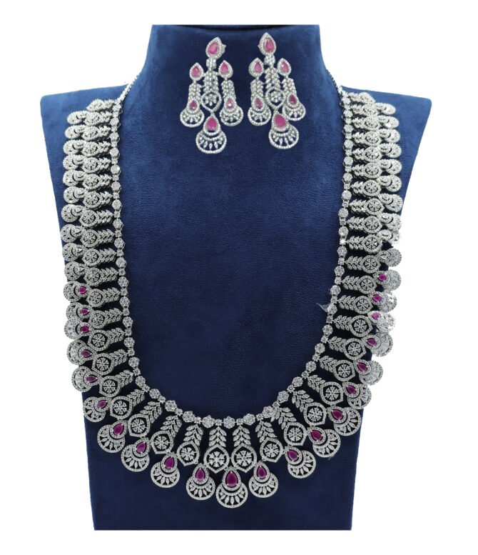 A Showstopper Necklace scaled