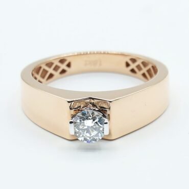 Classic-diamond-engagement-ring-for-men