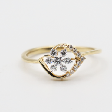 Leaf Design diamond ring