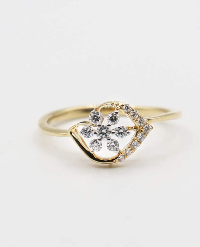 Leaf Design diamond ring