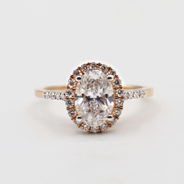 Oval halo engagement ring