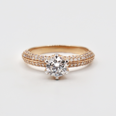 Round diamond solitaire ring