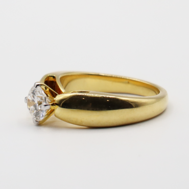 Yellow gold solitaire